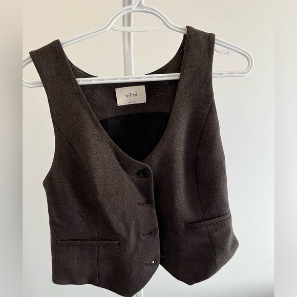 Aritzia Tops - Wilfred Desire Vest